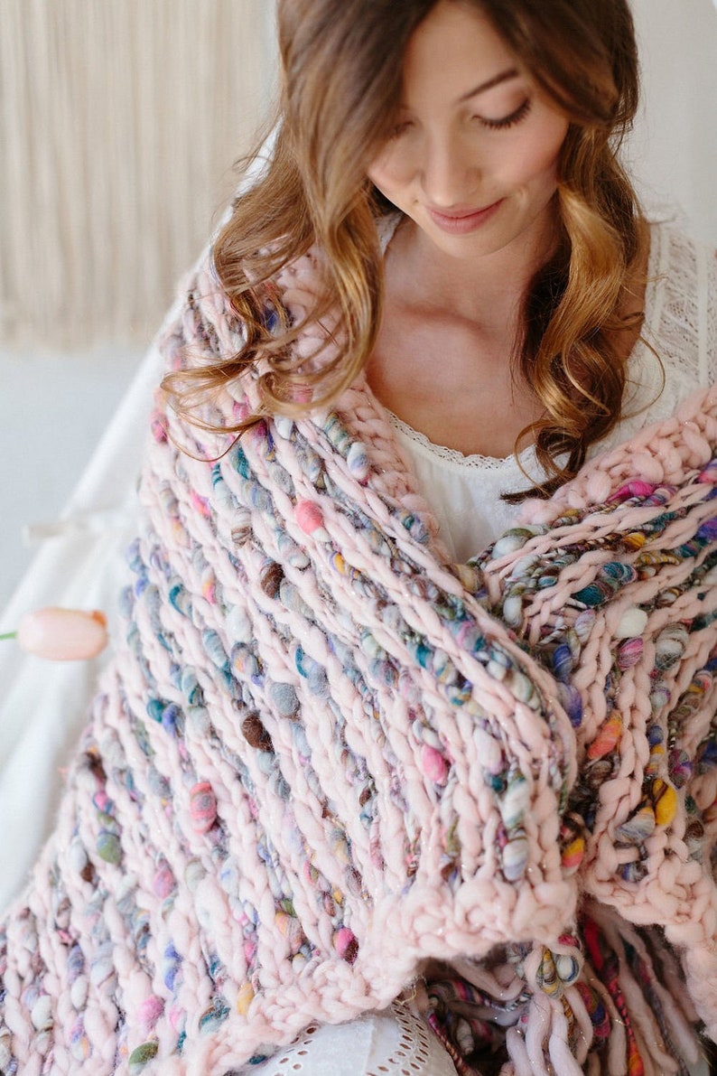 The Free Flow Blanket Super Chunky Knit Blanket Pattern Ideal For Beginners Knit Collage Yarns