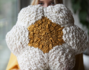 The Daisy Pillow Pattern ~ Simple and Easy Knitting Pattern ~ Bulky Handspun Yarn Flower Pillow Pattern