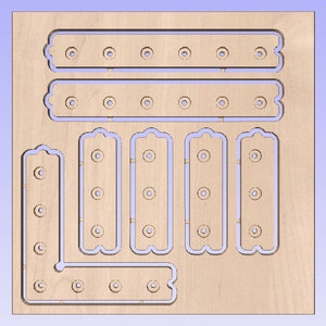 Könnte beinhalten: Eine Holzplatte mit mehreren Ausschnitten in Form von Rechtecken und Ovalen. Die Ausschnitte sind in einem Muster angeordnet und für Bastelarbeiten gedacht.
