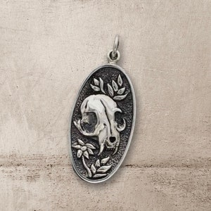 スターリングシルバーの花と猫の頭蓋骨ペンダント 30 x 13 mm、猫の骨の頭蓋骨ペンダントジュエリー、彼女へのギフト、同僚への誕生日プレゼント