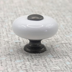 ヴィンテージ 1.25インチ ラウンド ブロンズトーン＆ホワイトセラミック サークル 引き出しノブ 家具金具