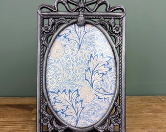 Vintage Pewter Tone Photo Frame, Floral Ribbon Design (3.5x5)