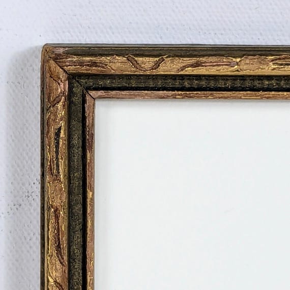 アンティーク　額縁 1940年代のヴィンテージ、細身の彫刻が施された木製額縁