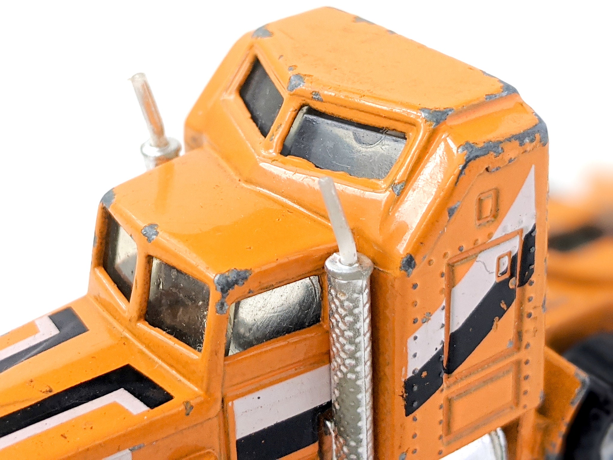 Matchbox Lesney 1-75 Superfast (45c) Kenworth Aerodyne – Capucine, Emballé
