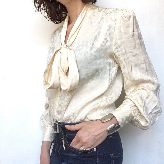 Vintage Silk Pussy Cat Bow Blouse, Cream Blouse,Pu