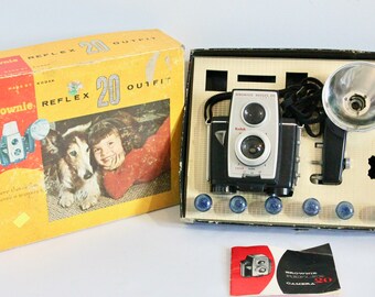 Cat 107 7155 UNTESTED Includes Instructions Vintage Kodak pocket Instamatic 20 Camera Outfit in original box