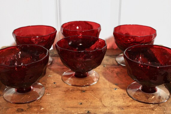 Six vintage red crinkle glasses in great  condition
