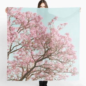 Bufanda de flor de cerezo, bufanda azul menta, bufanda rosa, bufanda con forma de árbol, bufanda de primavera, bufanda de flor de cerezo, bufanda rosa y azul, arte para vestir, vegano