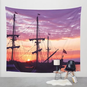 Schiff-Tapisserie, Piratenschiff-Tapisserie, Lila Sonnenaufgang, Orange-Sonnenaufgang, Fluss-Tapisserie, nautischer Wandteppich, Küstendekor, El Galeon, Marine
