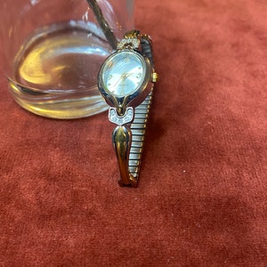 Women’s watch with expandable band