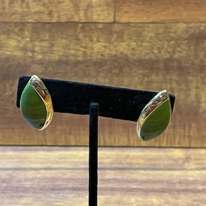 Gold tone olive Green post Earrings special occasions wedding party st patty