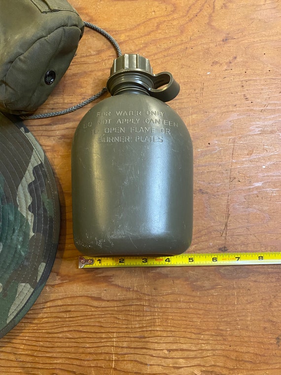 迷彩柄帽子付きプラスチック製軍用水筒 - Etsy 日本
