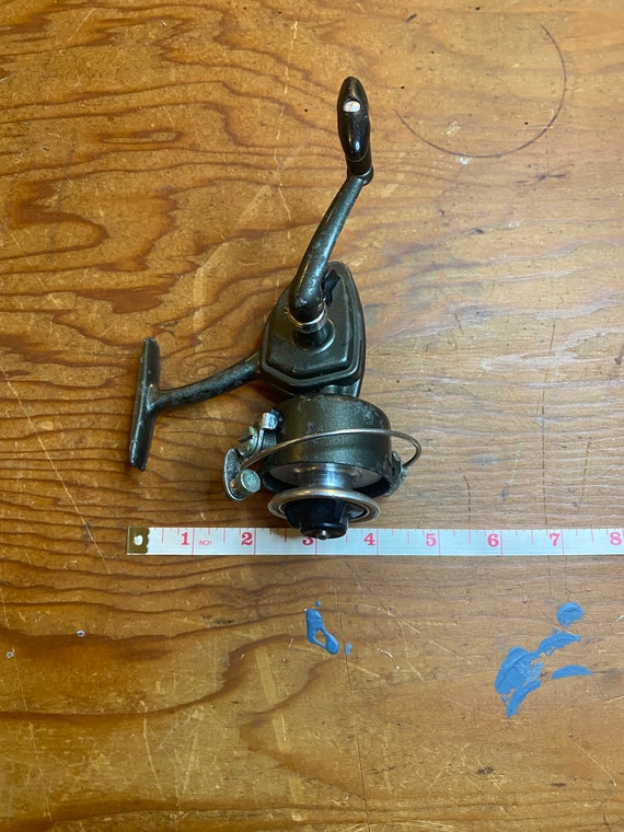 Vintage Spinning Fishing Reel Shakespeare 2200 II Fishing Tackle for  Catching Bass Panfish Trout Fish Sports Fishing Outdoors Activity -   Singapore