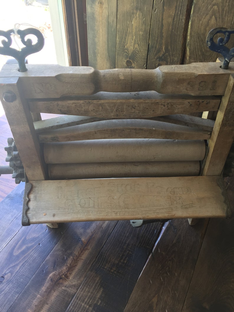 Novelty Brand Laundry Wringer No 391