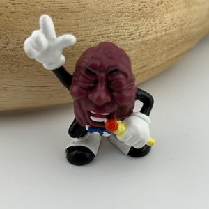 California Raisin with Singing with Microphone