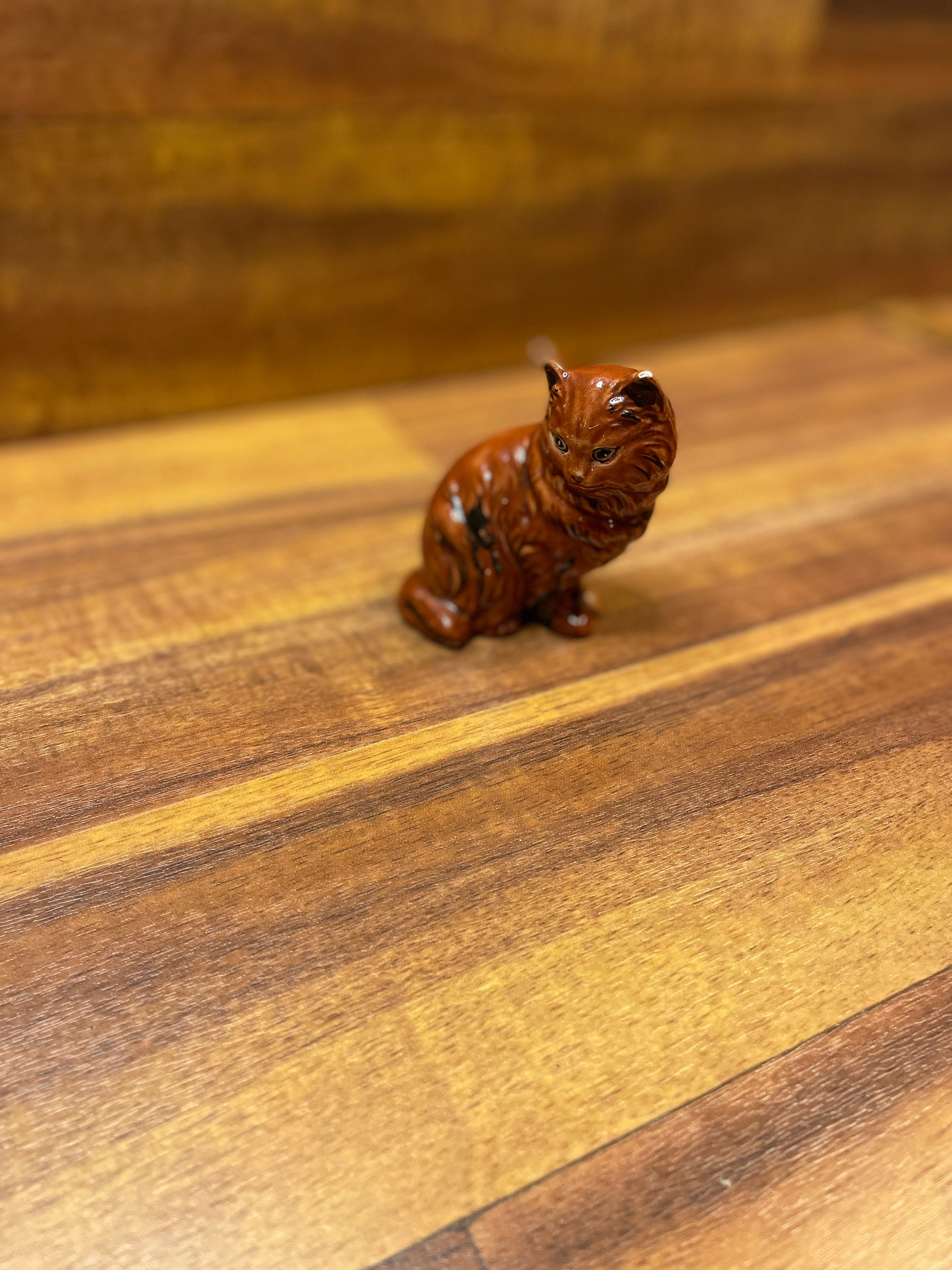 小さな陶器の猫の置物：茶色の猫好きのための装飾 - Etsy 日本