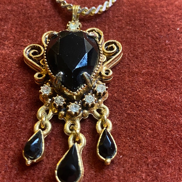 Gold chain with Black Florenza Pendant