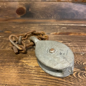 Metal pulley with chain