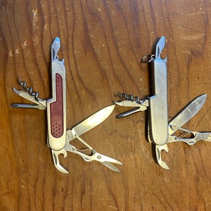 Set of 2 Vintage pocket knives