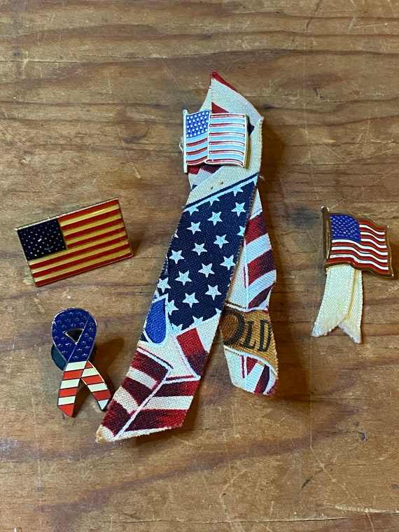 Set of four patriotic pins
