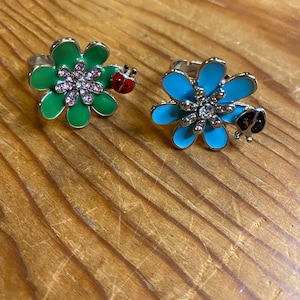 Set of two flower themed rings