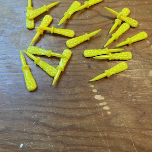 9 sets (18 total ) plastic corn on the cob holders