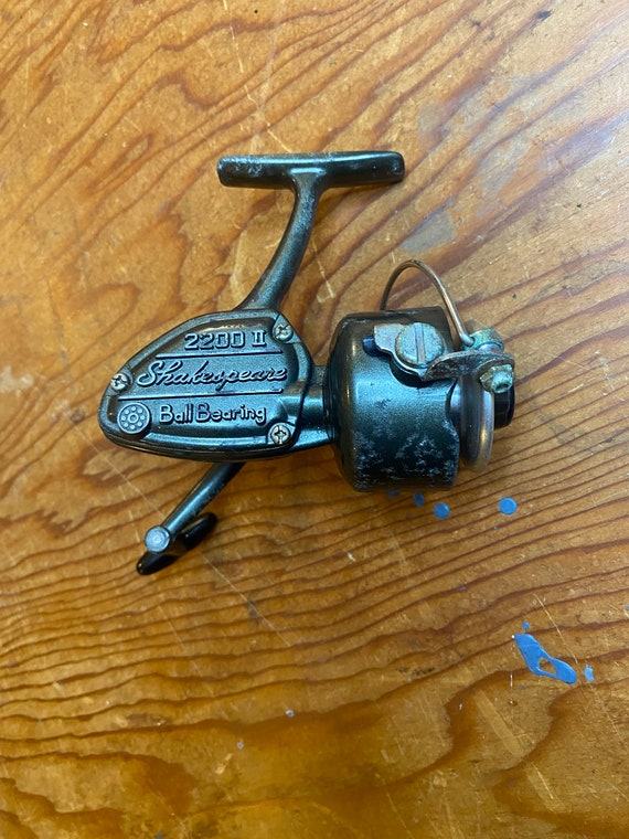 Vintage Spinning Fishing Reel Shakespeare 2200 II Fishing Tackle for  Catching Bass Panfish Trout Fish Sports Fishing Outdoors Activity -   Singapore