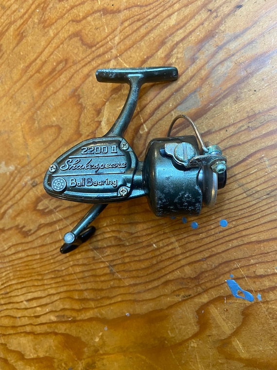 Vintage Spinning Fishing Reel Shakespeare 2200 II Fishing Tackle for  Catching Bass Panfish Trout Fish Sports Fishing Outdoors Activity -   Singapore