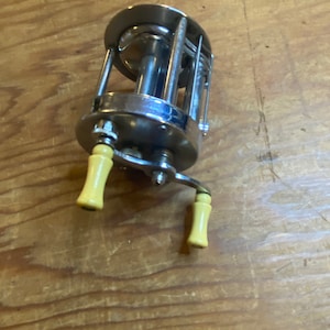 South Bend No 300 Model D Bait casting reel
