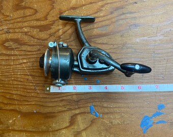 Vintage spinning fishing reel Shakespeare 2200 II Fishing tackle for  catching bass panfish trout fish sports fishing outdoors activity