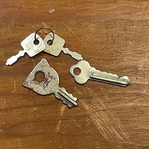 Set of 4 various keys