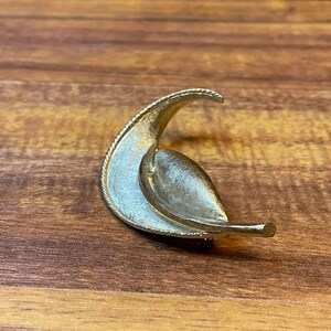 BSK Brushed Gold leaf brooch with rope accents
