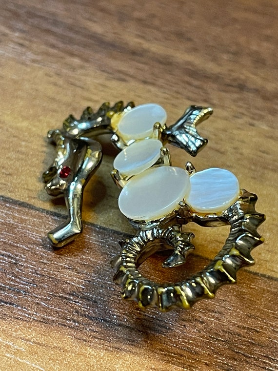 Seahorse brooch with seahorse with mother of pearl