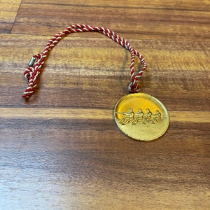 Tug of war Gold colored toy medal