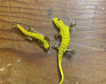Set of two yellow Lizard Pins