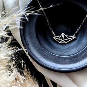 BOAT ORIGAMI NECKLACE, Silver origami boat Necklace, Geometric Pendant, nautical jewelry, paper boat, boat pendant, Valentine&#39;s Day gift