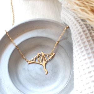 Origami manta ray fish necklace, gold manta ray necklace, geometric necklace, ocean necklace, Diver beach wedding fashion, origami jewellery