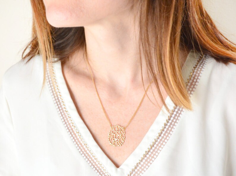 Collar de cabeza de león, encanto de león de origami de oro, collar de origami geométrico, collar de gato grande, collar inicial personalizado, collar de declaración imagen 5