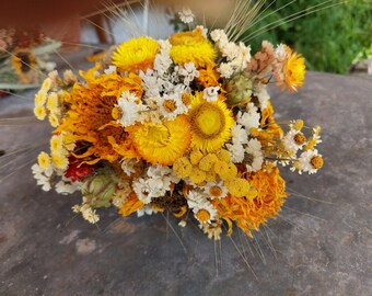 Dry flower bouquet with Sunflowers, Strawflowers, Feverfew, wheat and Statice - Bouquet A