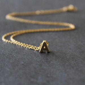 Carta inicial un collar, oro inicial, collar personalizado, joyería inicial, simple, todos los días