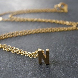 Pequeña carta inicial N collar, oro mate, collar personalizado, simple, moderno, todos los días, mamá y amigo regalo