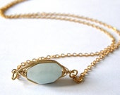 Aigue marine fil enroulé collier de pierres précieuses, romantique, un cadeau pour maman, cadeau d’un ami, cadeau d’anniversaire, cadeau d’anniversaire