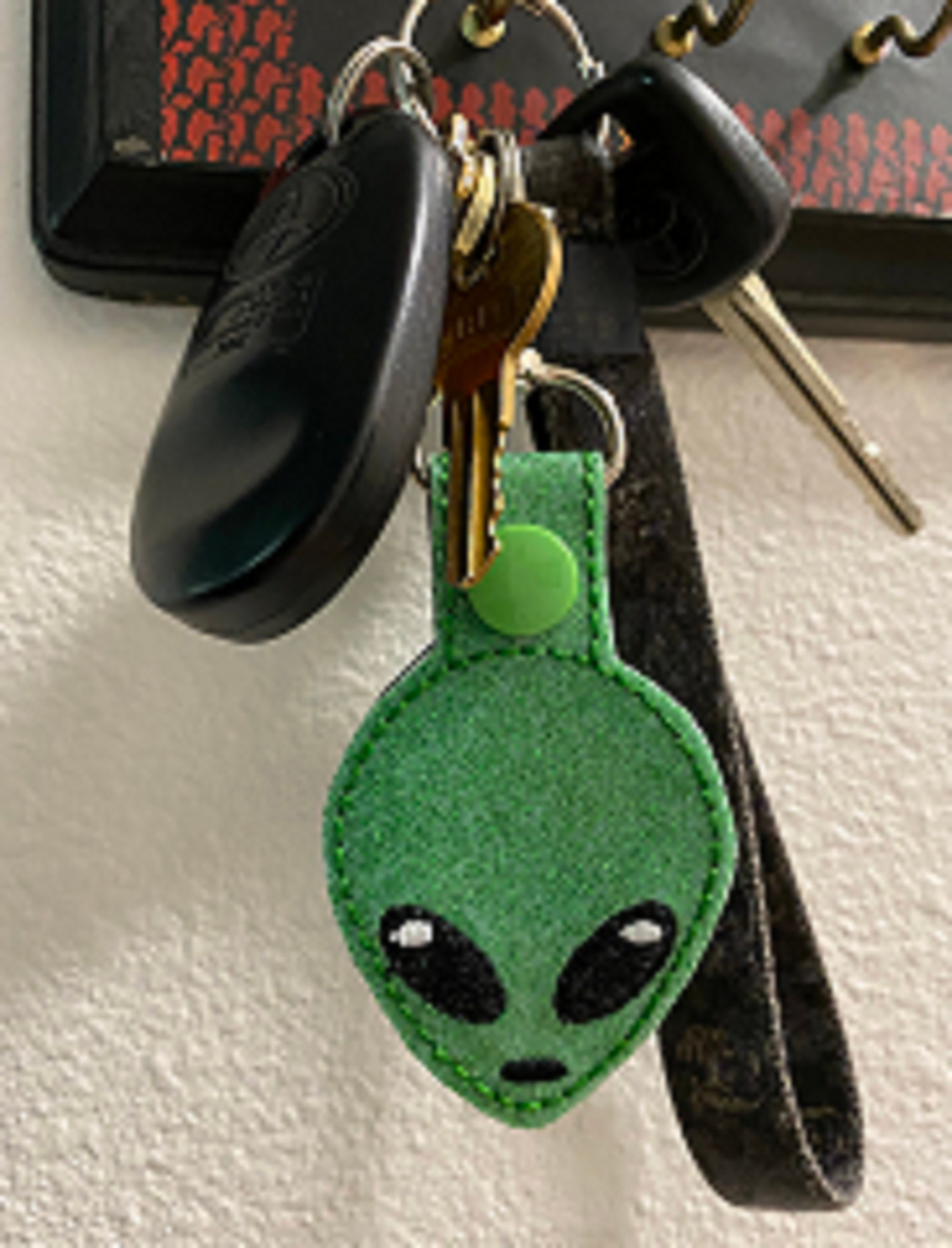 Green Alien Key Fob Attach This to Your Keys Luggage - Etsy