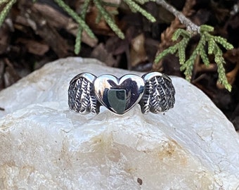 SR125. Herz Flügel Ring Einzigartiger Hochwertiger 316L Edelstahl Ring. Unisex.