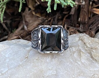 SR89B.  Schwarzer Stein König Königin Krone Ring Unikat Qualität 316L Edelstahl Ring. Unisex Punk Gothic Totenkopf Halloween Schmuck