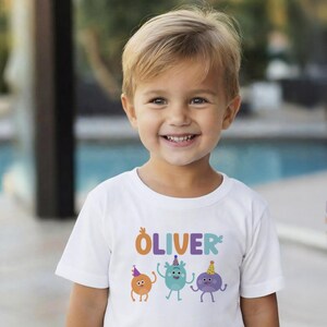 Camisetas del grupo familiar Bumble Nums Camiseta de cumpleaños de mamá, papá e hijo Camiseta de cumpleaños con canciones súper sencillas CHILDS NAME
