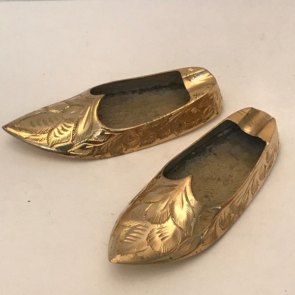 Vintage pair of mini brass shoe ashtrays hand crafted