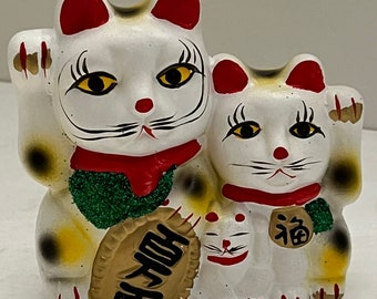 White Maneki Neko Lucky Cat Statue: Japanese Feng Shui Decor