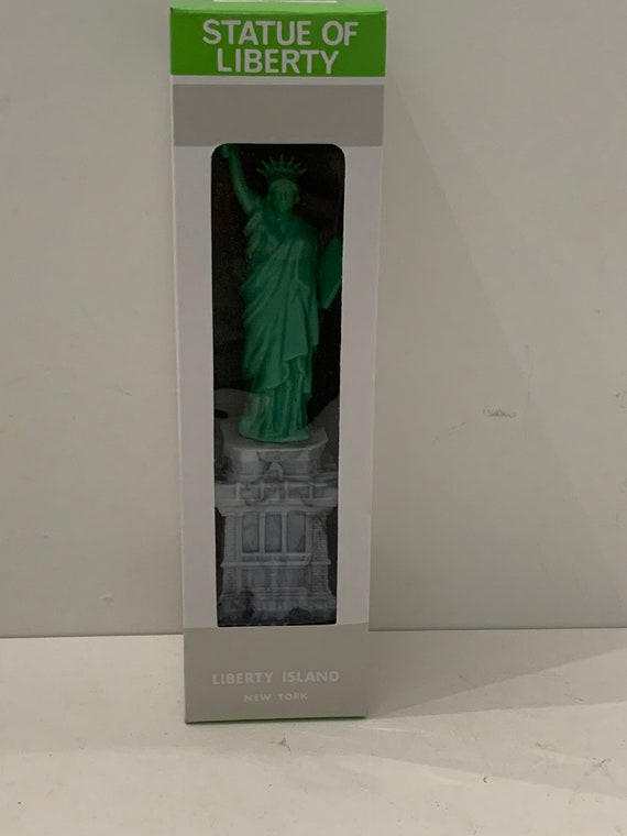 Vintage Dime Store Plastic Souvenir Boxed Statue of Liberty 1970