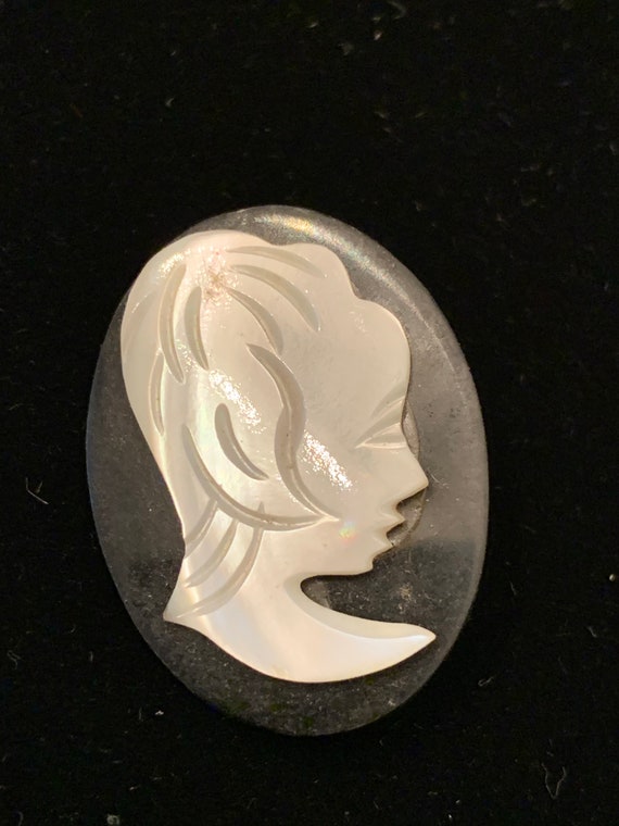 Vintage dime store mother of pearl cameo style pi… - image 2